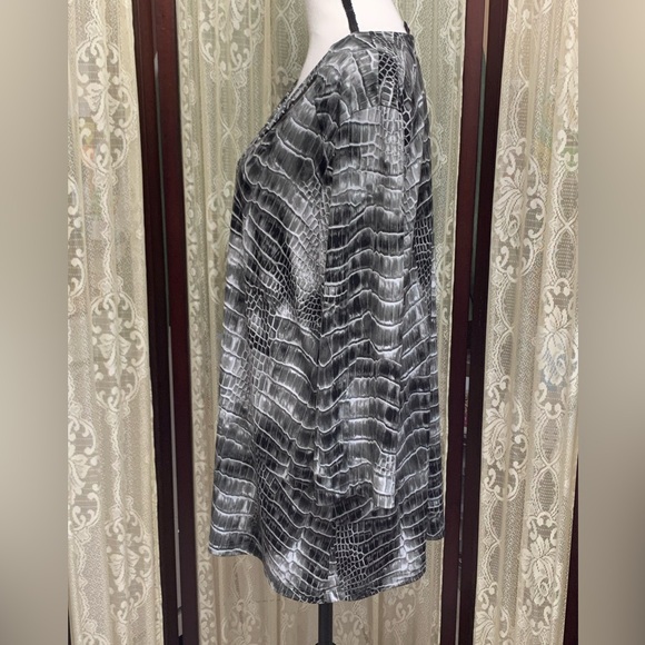 ATTITUDES by RENEE’ ALLIGATOR PRINT TOP - SZ XL - Picture 2 of 4